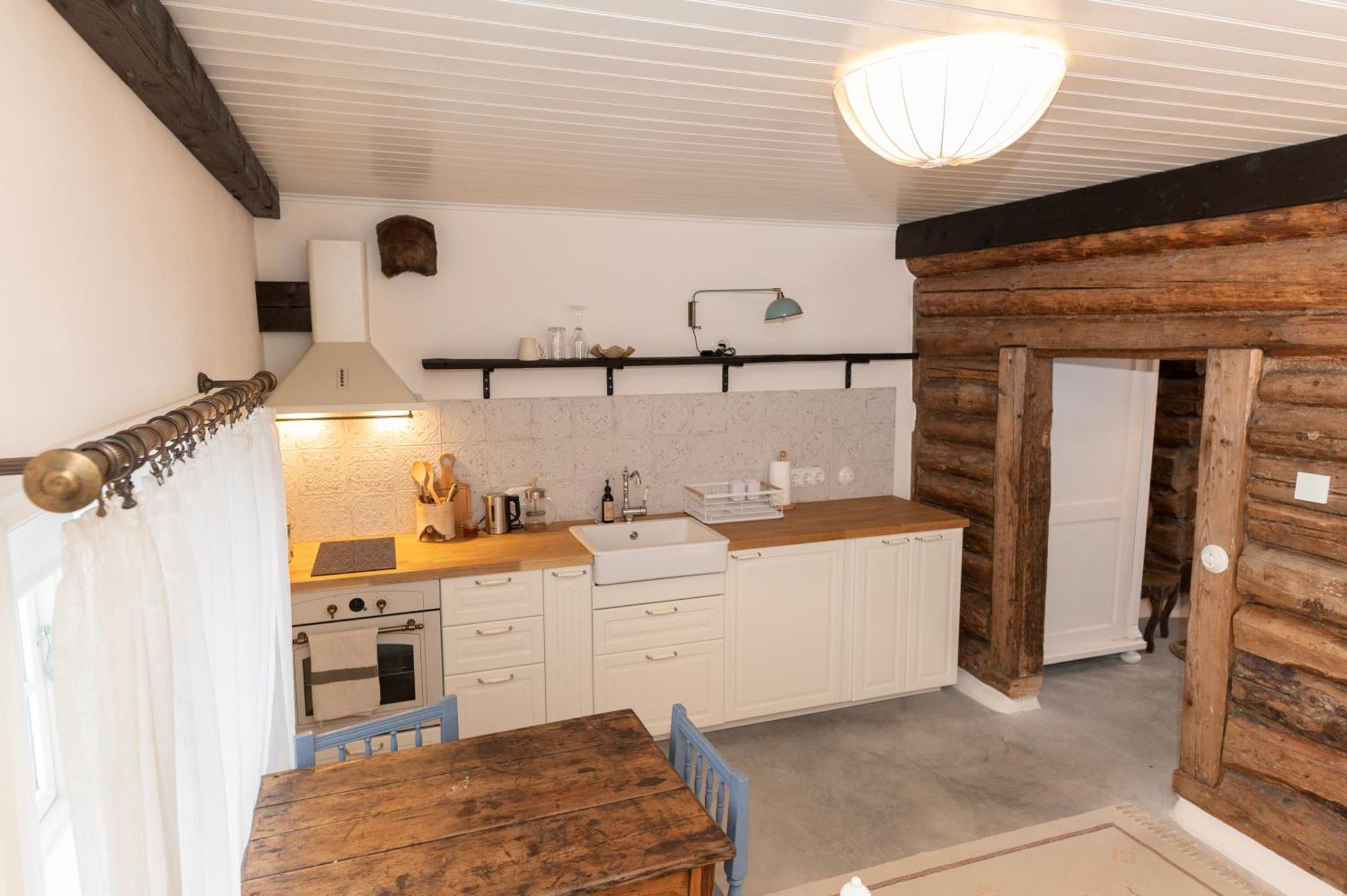 Loo Kodu&Koeoek Otel Muraste Oda fotoğraf